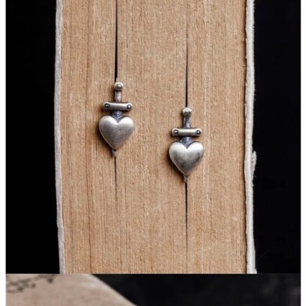 Single Accent 925 Sterling silver retro punk piercing heart sword stud earring - Picture 2 of 6
